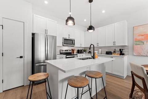 Full kitchen with granite island and stainless appliances — 5 minutes to West Edmonton Mall