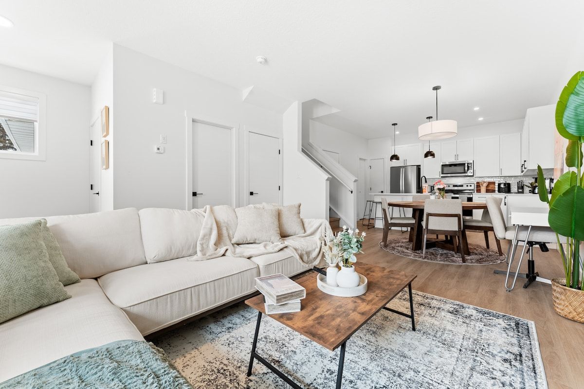 3BR T/Home · WEM & Downtown · Sleeps 6 + Parking