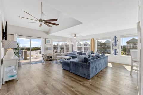 Pool, 2 Hot Tubs, Sleeps 21, Golf Cart, EV Charger image 2