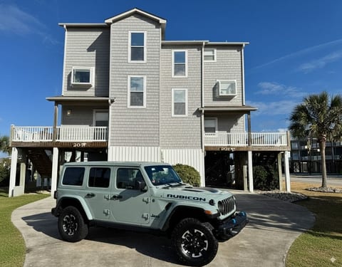 Pool, 2 Hot Tubs, Sleeps 21, Golf Cart, EV Charger image 3