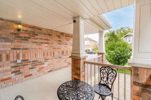 Spacious & Modern Home w/ Yard, Piano, PS4 & BBQ image 5