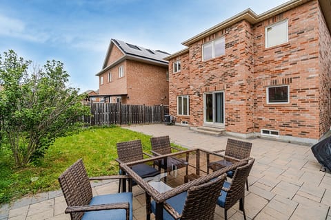Spacious & Modern Home w/ Yard, Piano, PS4 & BBQ image 4