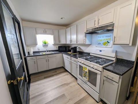 High Street Retreat-ElDo image 1