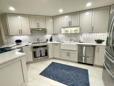 SECOND WIND-2/2 Where Luxury meets Relaxation ON THE BEACH w/htd pool & GolfCart