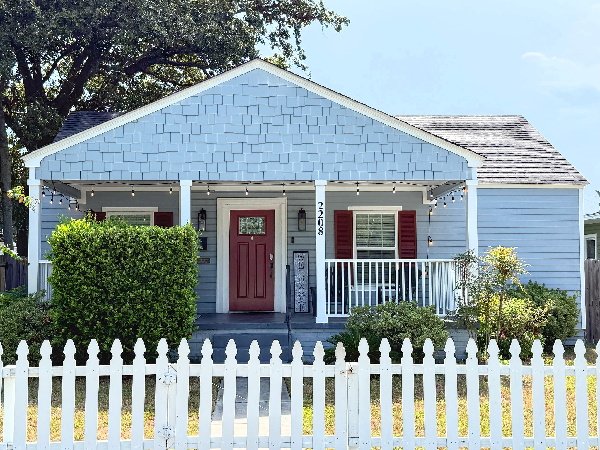 Near Beach & Downtown | Sleeps 8 | 2 Full Baths
