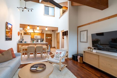 Alpine Views, 2 King Beds, Hot Tub, Town Shuttle image 4