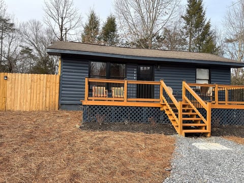 Near Fun:Hot Tub, Fenced Yard, Easy Dr & Breakfast image 2