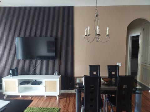 2 Bed lake view by Epic Universe walking distance
