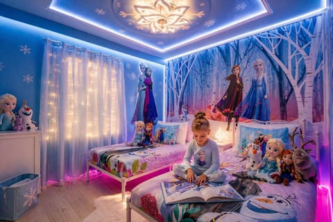 Themed 5bd home w/ private Pool & Arcade in Resort