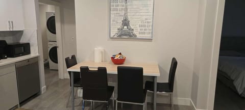 Executive 2-Bedroom Suite on Oak Street | Central Vancouver