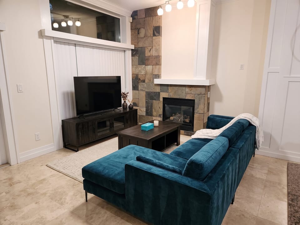 Downtown Modern 2-Bedroom Retreat | Vancouver - Vancouver