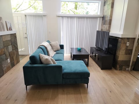 Downtown Modern 2-Bedroom Retreat | Vancouver