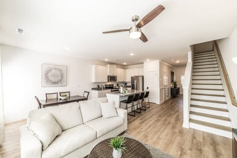 Discovery Zone • Modern Huntsville Townhome