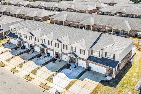 Discovery Zone • Modern Huntsville Townhome