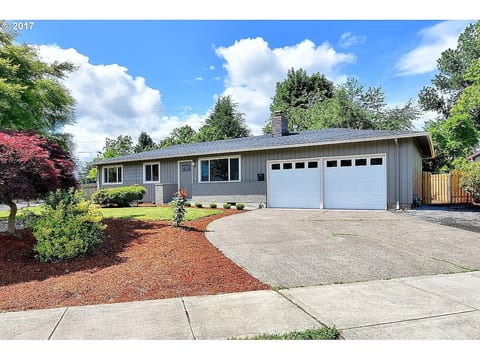 Cozy Private Home with pool table and fenced yard