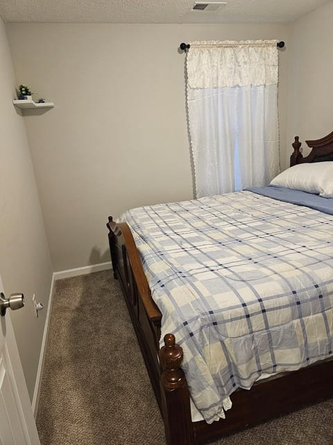 La Vergne Cozy Getaway | Unwind & Recharge