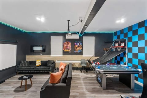 Emerald Lakes | Theater, Game Room, Firepit