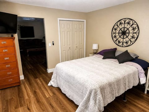 Lake Eufaula Getaway | Pool Table & Game Room