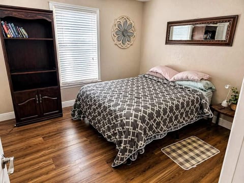 Lake Eufaula Getaway | Pool Table & Game Room