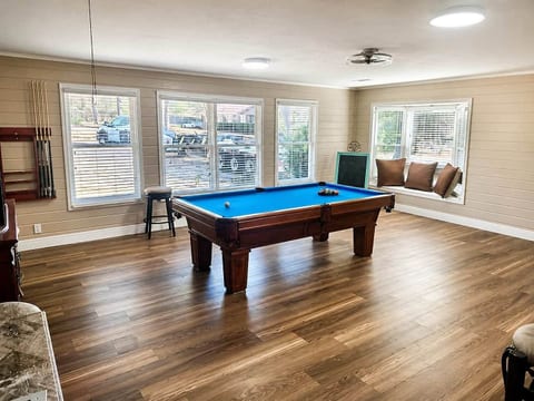 Lake Eufaula Getaway | Pool Table & Game Room