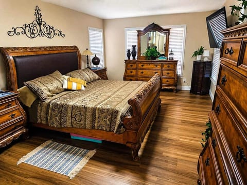 Lake Eufaula Getaway | Pool Table & Game Room