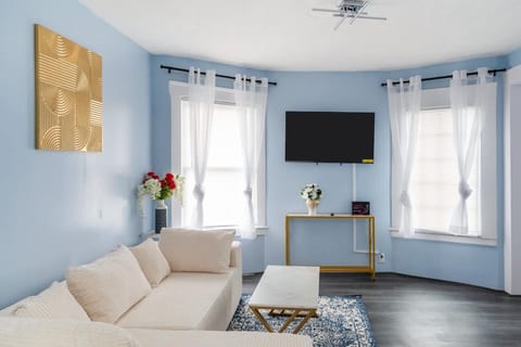 Promo Deal! Cozy Buffalo Stay near Niagara Falls