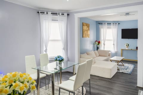 Promo Deal! Cozy Buffalo Stay near Niagara Falls