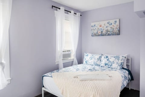 Promo Deal! Cozy Buffalo Stay near Niagara Falls