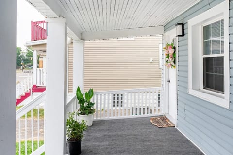 Promo Deal! Cozy Buffalo Stay near Niagara Falls