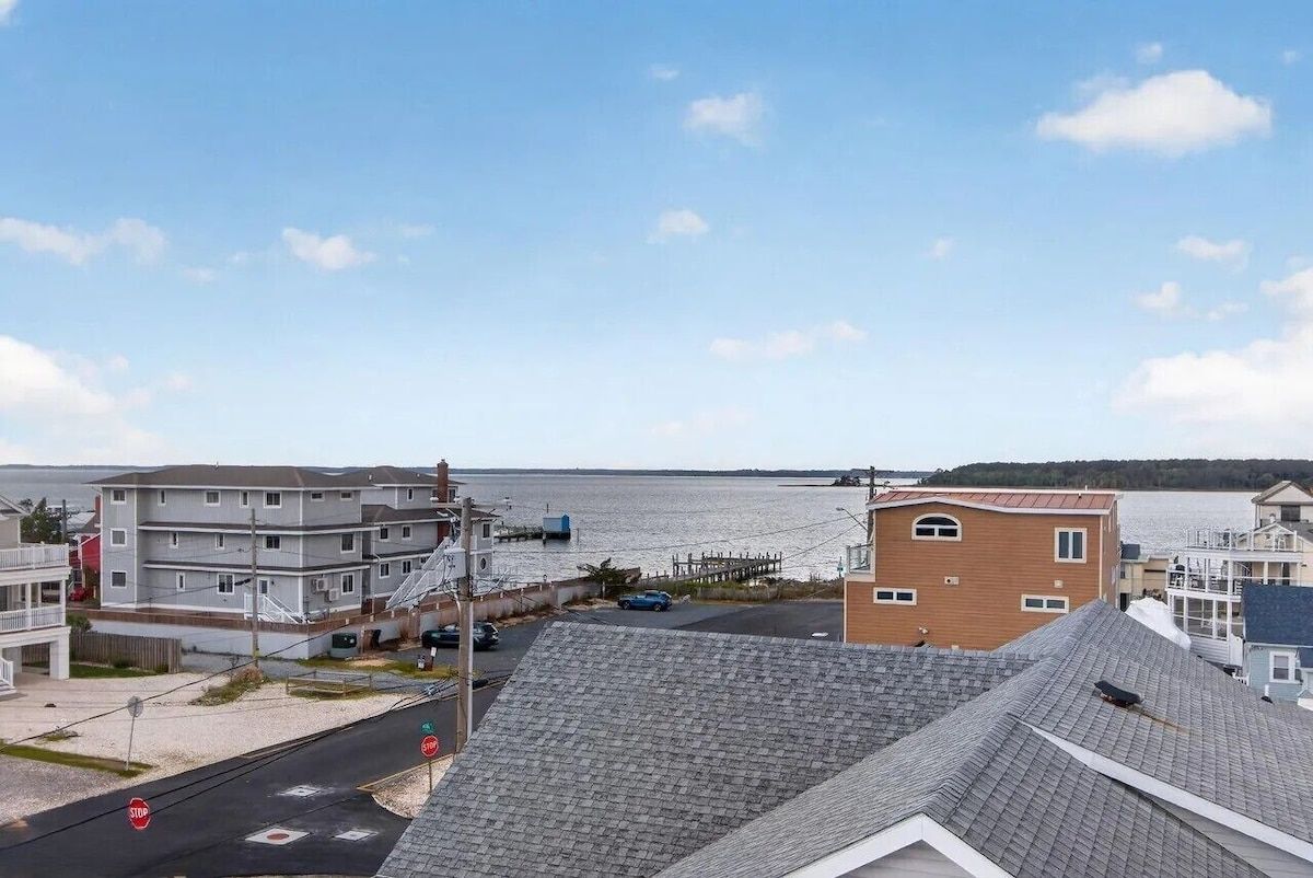 Scenic Rooftop Balcony with Bay Views