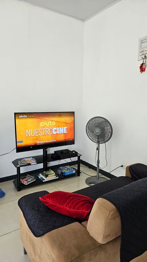 Comfortable couch for 2 people, 50" smart TV and Xbox 360 for your enjoyment.
It has 1 fan and air conditioning.