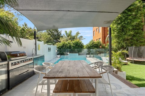 Freshie Pearl Retreat – Beachside Luxury & Sunsets image 3