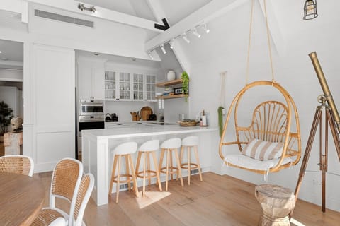 Freshie Pearl Retreat – Beachside Luxury & Sunsets image 5