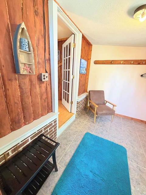 Foyer with storage