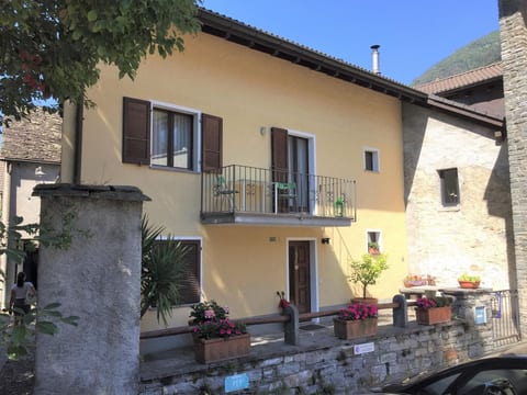 Casa Gialla