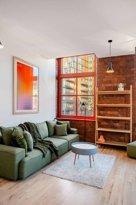 Leeds historic mill apartment with gated parking