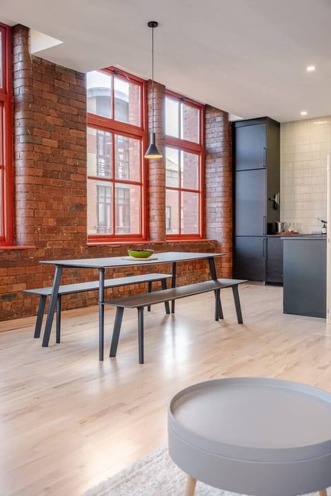 Leeds historic mill apartment with gated parking
