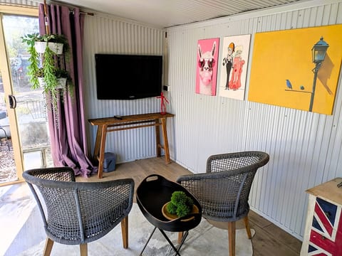 Quirky home stay image 2