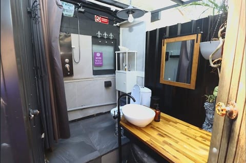 Quirky home stay image 5