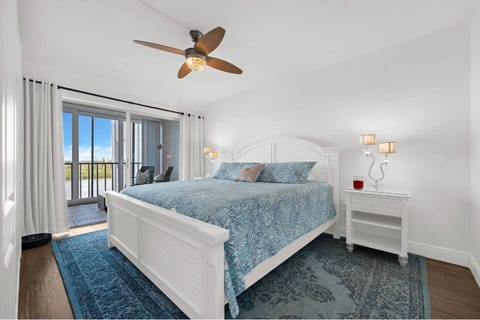 7th-Floor Water-View Getaway on Siesta Key