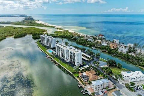 7th-Floor Water-View Getaway on Siesta Key
