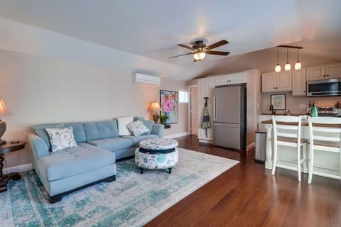 Private, Charming Cottage! Perfect for Long Stays!