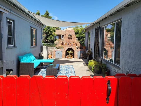Private, Charming Cottage! Perfect for Long Stays!