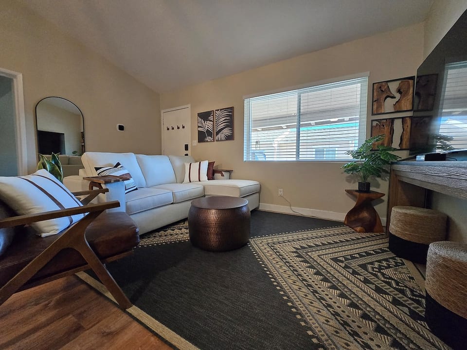 Central Oasis w/Office & Blazing Fast Wi-Fi! - San Diego