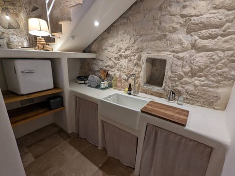 NEW 400-Year-Old Stone Home with Breakfast