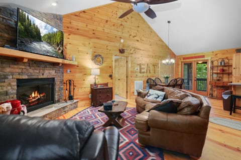Serenity Moon Cabin, Ellijay, GA