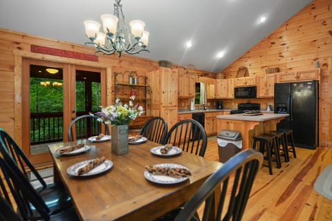 Serenity Moon Cabin, Ellijay, GA
