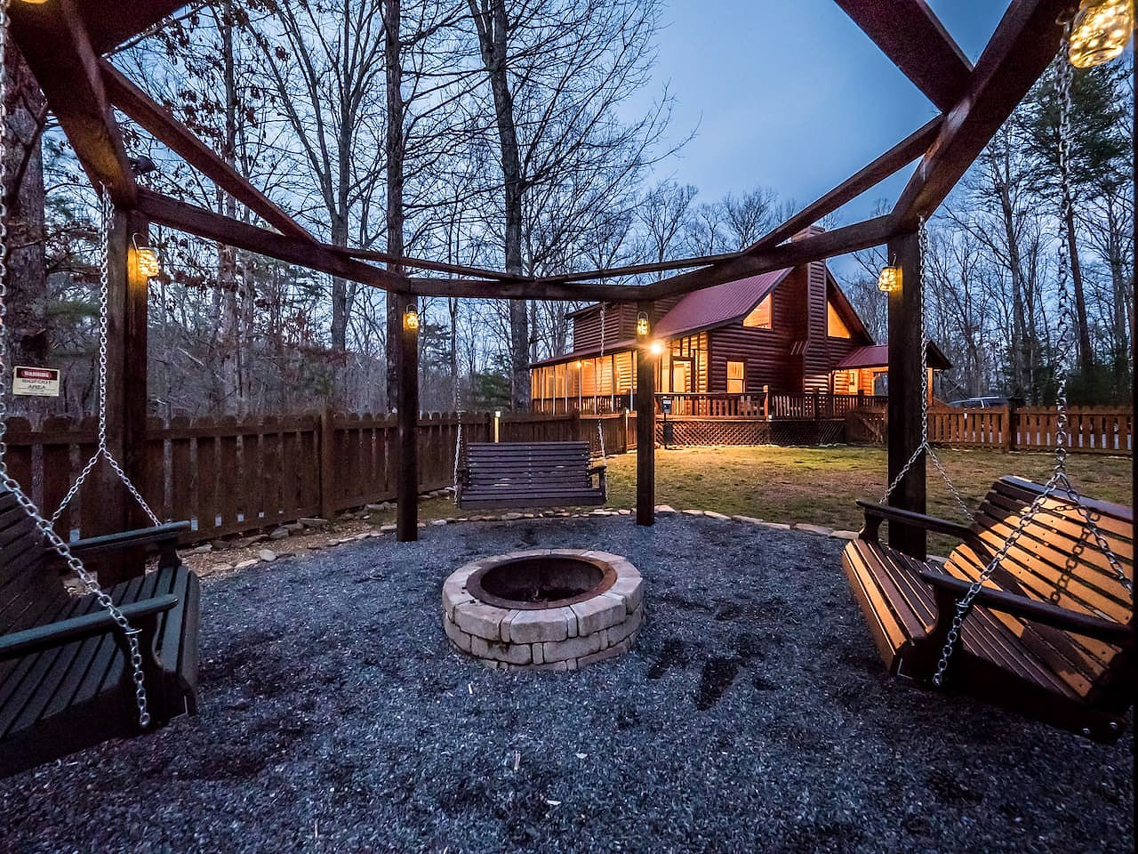 Mountain Hideaway, Downtown, Hot tub, Fenced yard!