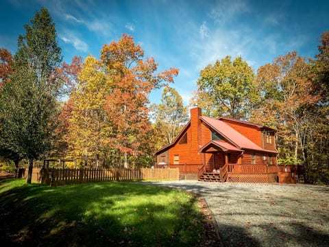 Mountain Hideaway, Downtown, Hot tub, Fenced yard!