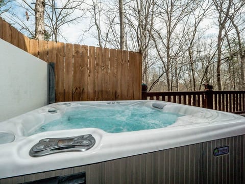 Mountain Hideaway, Downtown, Hot tub, Fenced yard!